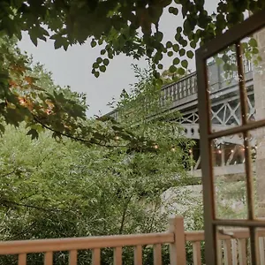 https://villa-historic-house-on-the-bridge.tophotelsbath.com