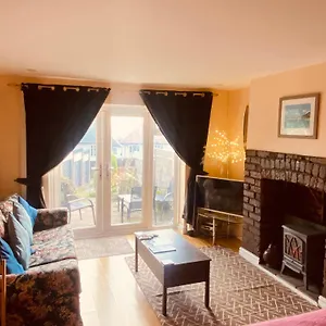 https://flat-with-seaview-garden.cardiffhotelswales.com